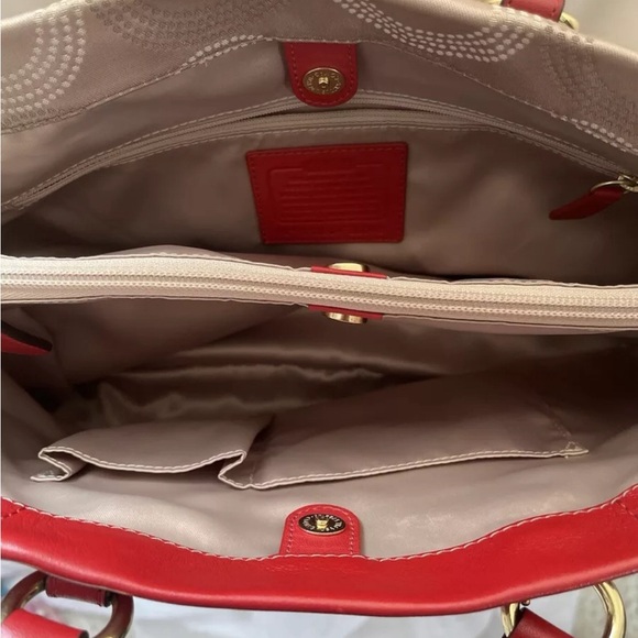 Coach Ashley, Shoulder Purse. - Picture 6 of 12